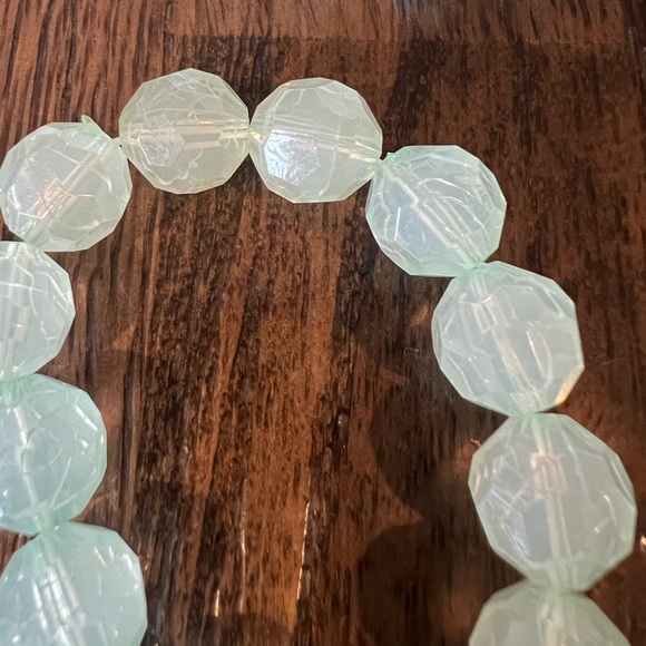 🛍️2/$10🛍️ Set of 3 Stretch Beaded Bracelets Rosettes Mint and Pearl tone - Picture 3 of 4